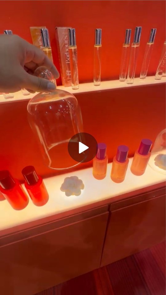 A @beautyfairprofissional mal começou e o vídeo do nosso parceiro @edivarmarinho no estande da @barboursbeauty…